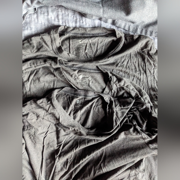 A lot of Figs scrubs - Picture 6 of 7